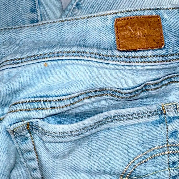 American Eagle • Destroyed Light Wash Skinny Jeans • Size 8 - Picture 5 of 8